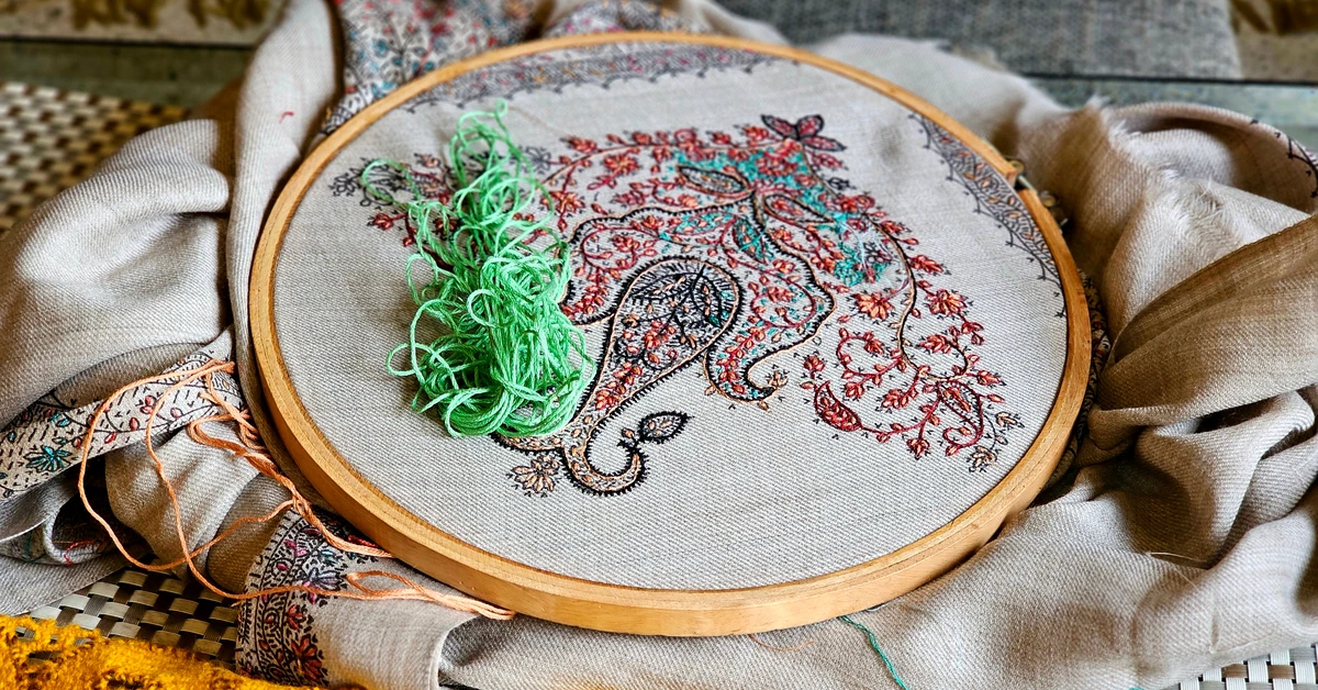 Fournisseur de kits de broderie à faible quantité minimale de commande (MOQ) proposant fils et tissus pour cerceaux à broder