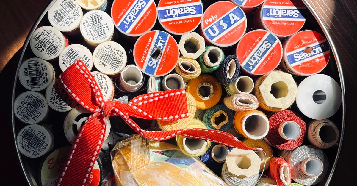 Emergency sewing kit manufacturer assortment with threads needles and repair tools